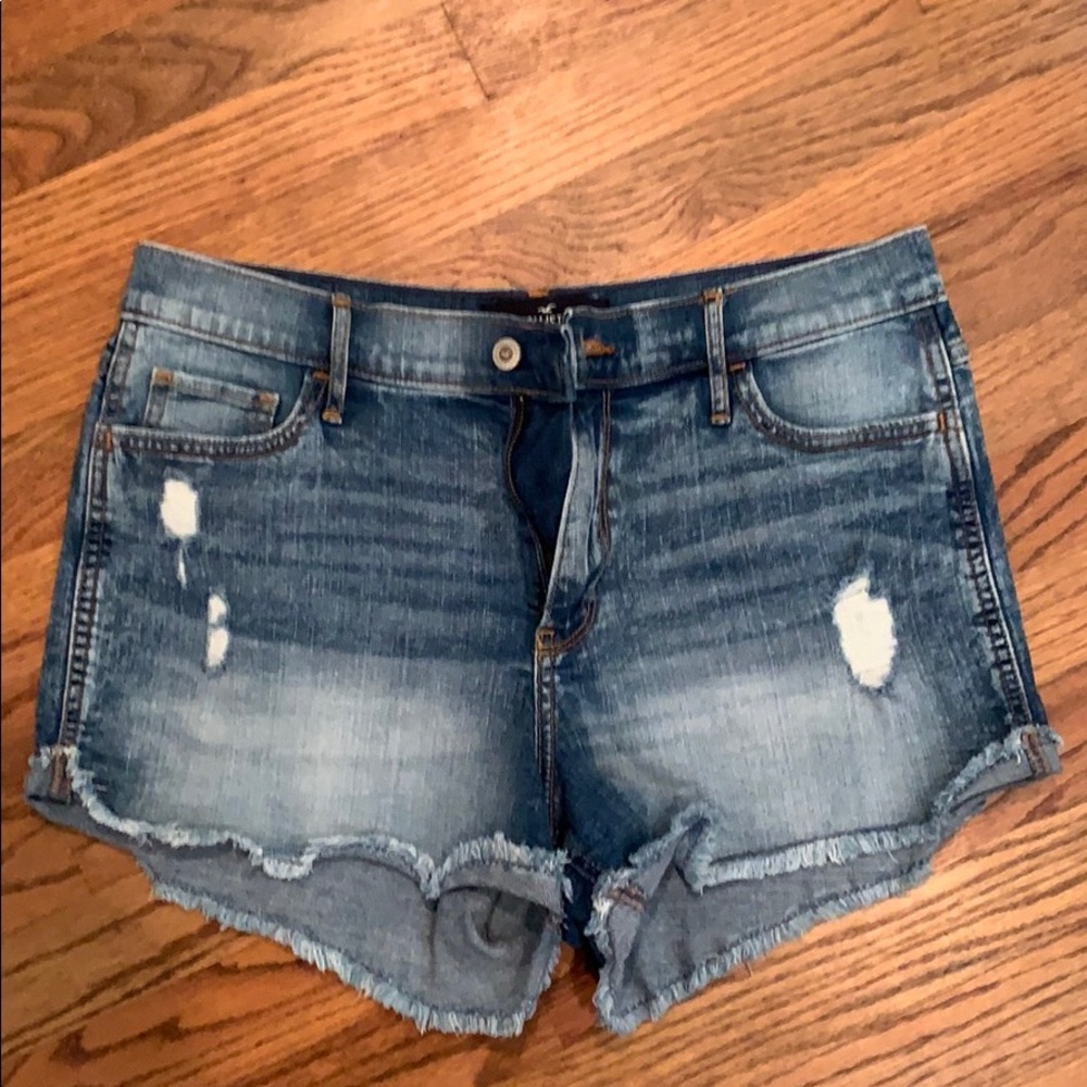 Medium wash high rise short short